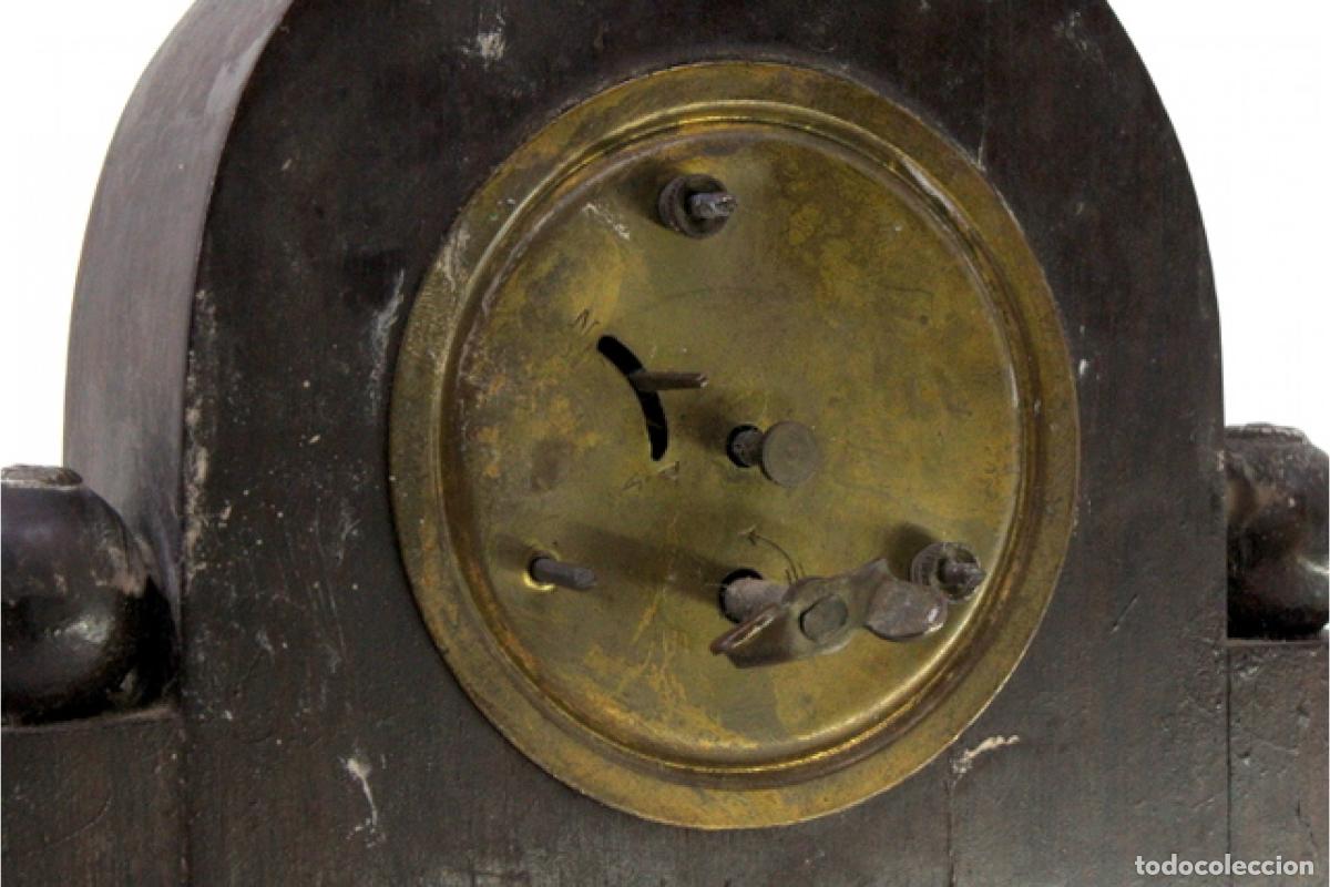 Antig&uuml;edades: Reloj de madera y plata - Foto 5