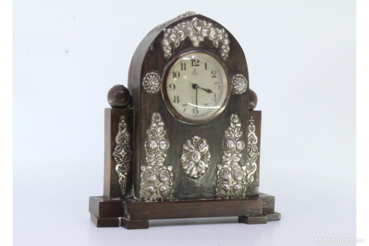 Antig&uuml;edades: Reloj de madera y plata - Foto 6