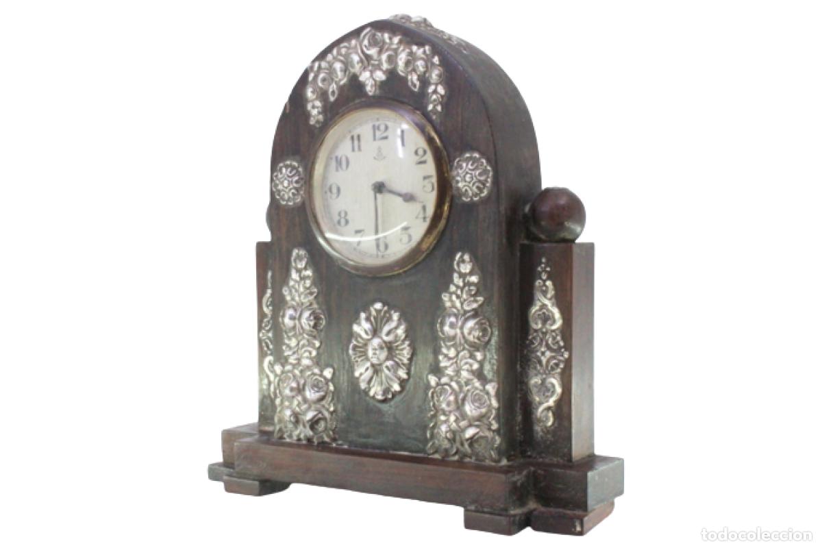 Antig&uuml;edades: Reloj de madera y plata