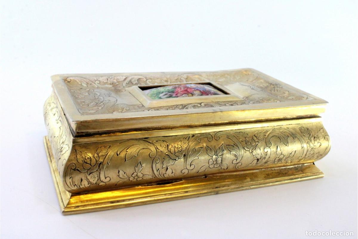 Antig&uuml;edades: Joyero de plata ba&ntilde;ada en oro. - Foto 3