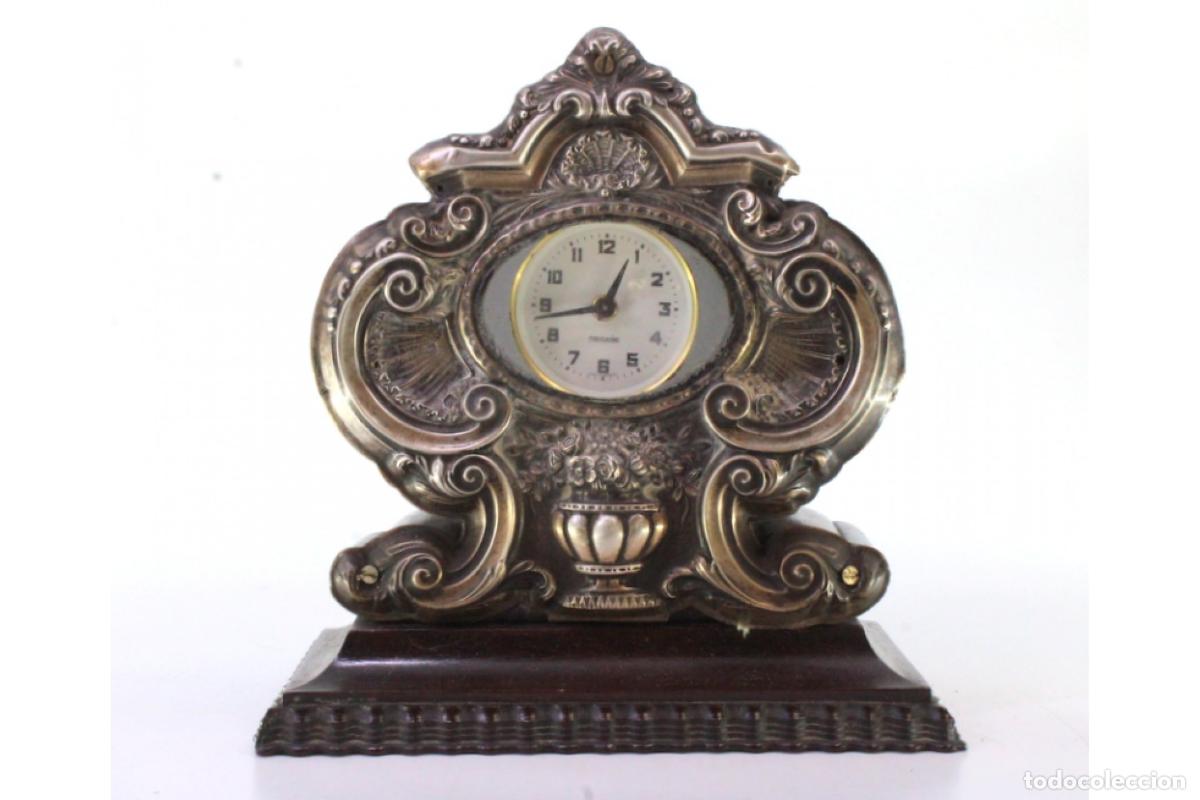 Antig&uuml;edades: Reloj de mesa, de madera y plata. - Foto 4