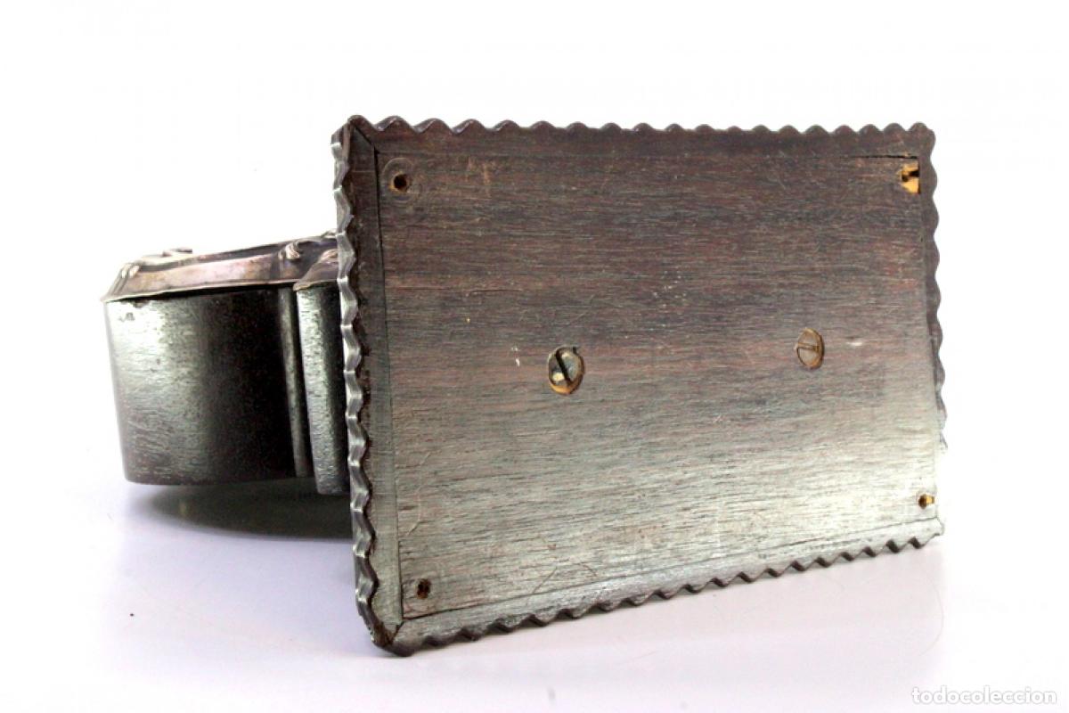 Antig&uuml;edades: Reloj de mesa, de madera y plata. - Foto 6