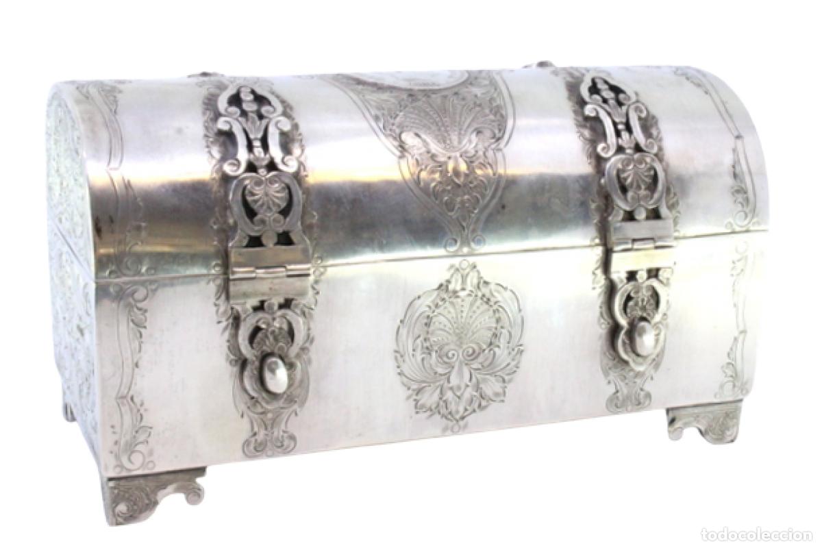 Antiques: joyero de plata