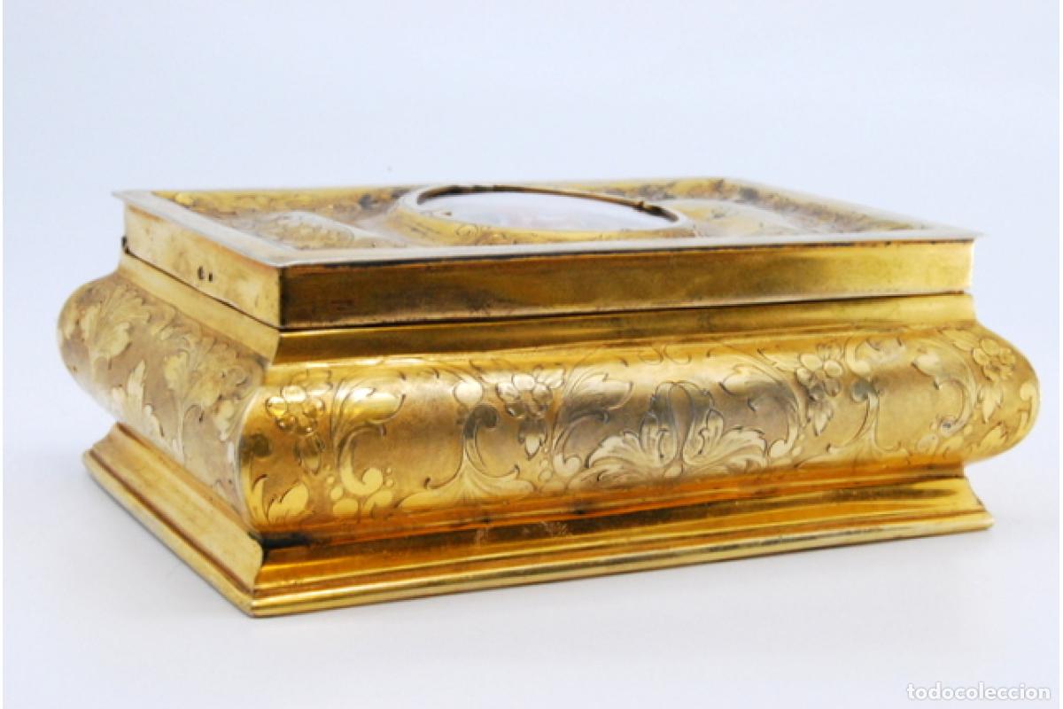 Antig&uuml;edades: Joyero de plata ba&ntilde;ada en oro. - Foto 4