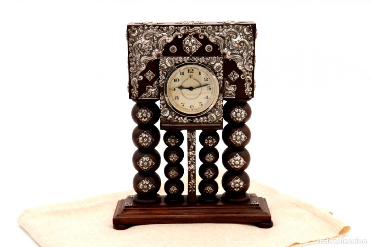 Antig&uuml;edades: Reloj de madera y plata