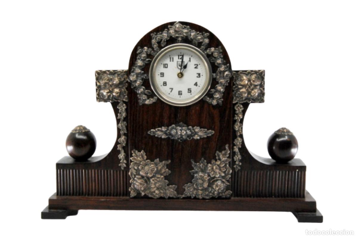 Antig&uuml;edades: Reloj de madera y plata