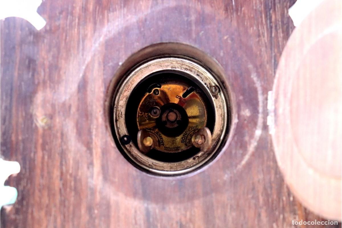 Antig&uuml;edades: Reloj despertador, de madera y plata. - Foto 2