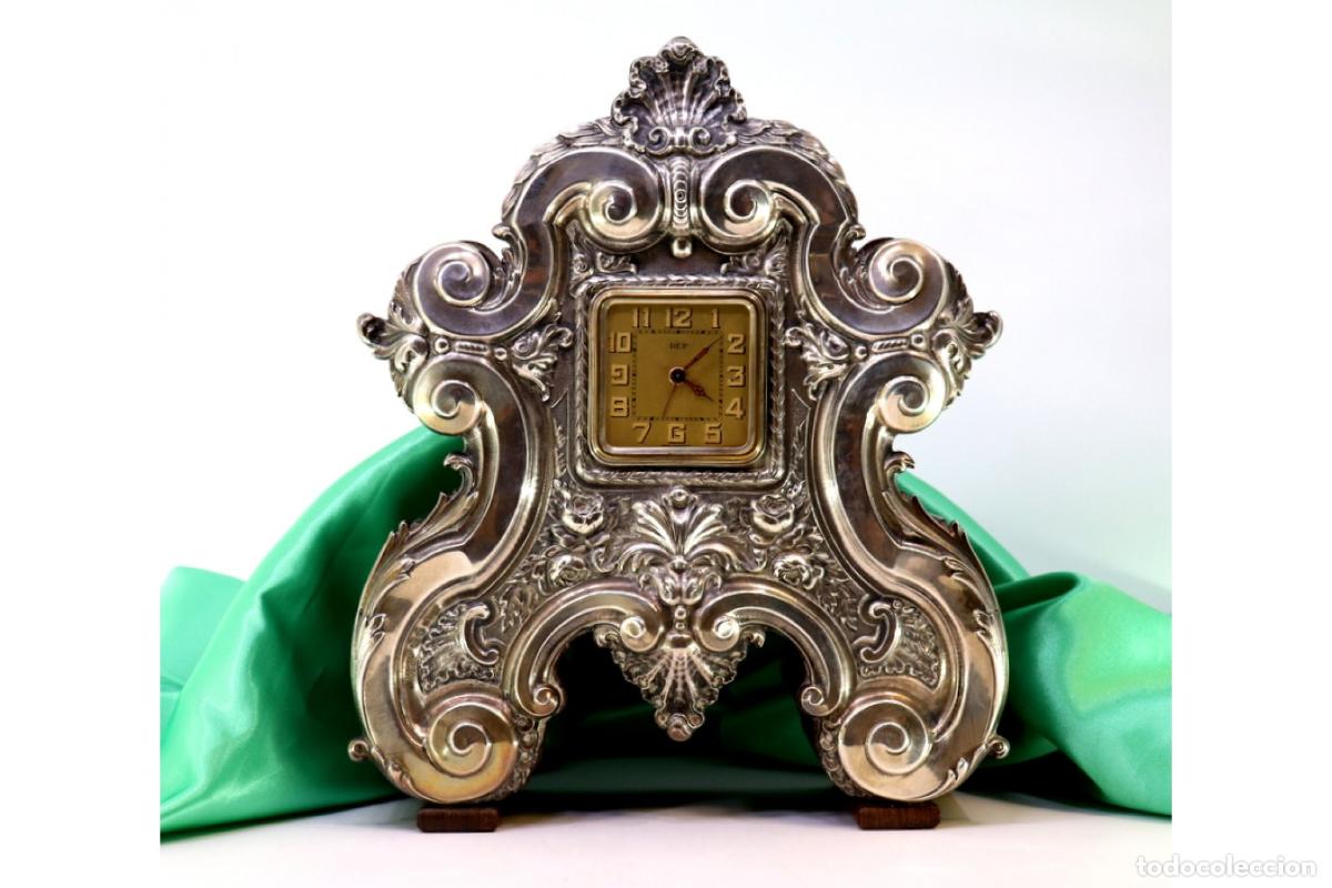 Antig&uuml;edades: Reloj despertador, de madera y plata. - Foto 5