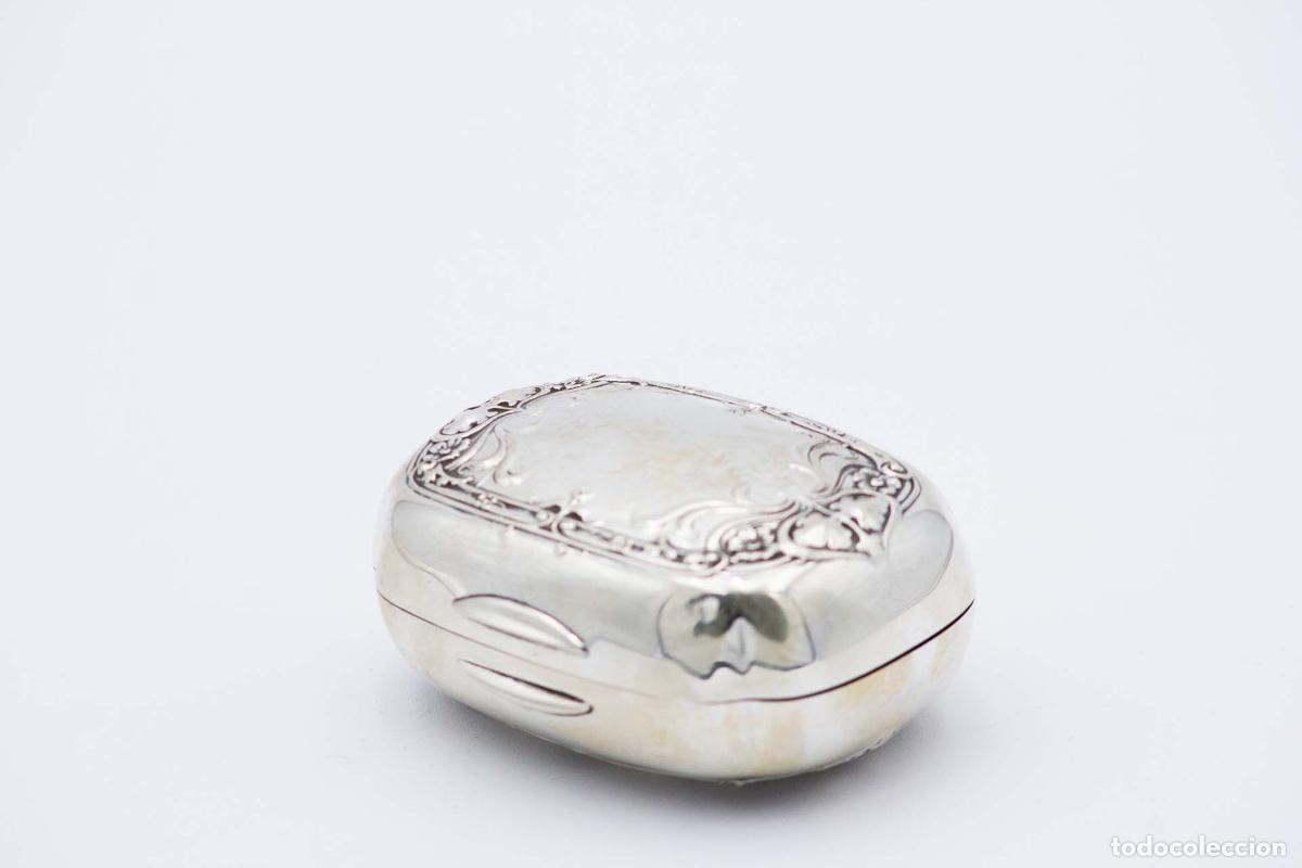 Antiques: jabonera de plata