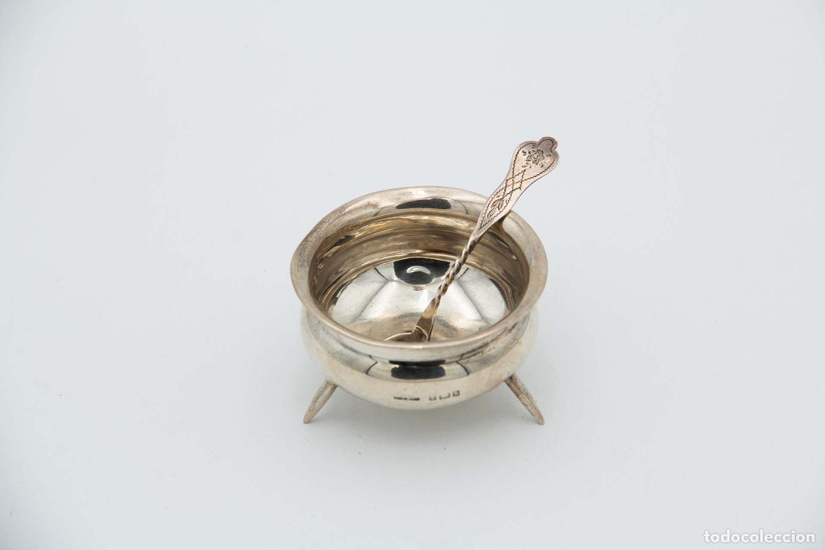 Antiques: salero de plata