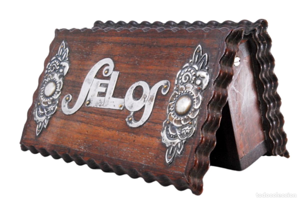 Antiques: Caja para sellos, hecha de madera y plata.