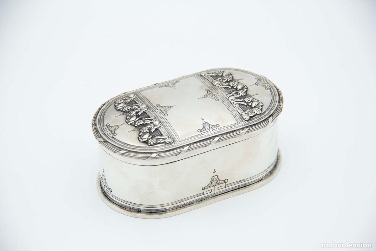 Antiques: jabonera de plata