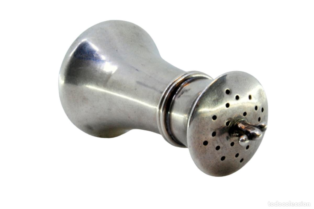 Antiques: salero de plata