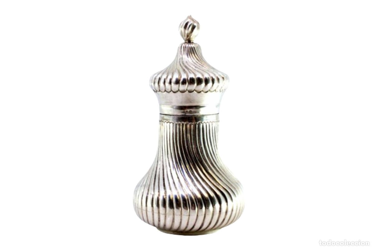 Antiques: salero de plata
