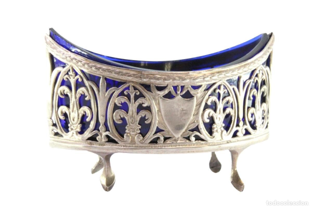 Antiguidades: salero de plata