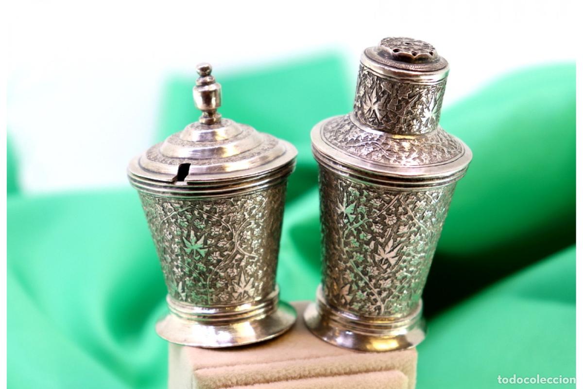 Antiques: Salero y pimentero, de plata.
