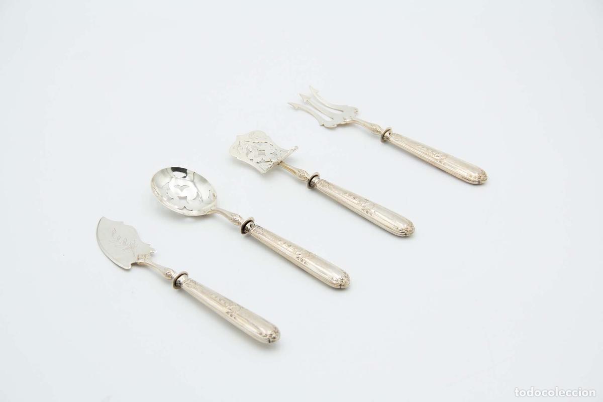 Antig&uuml;edades: Juego de cubiertos de plata para el postre. - Foto 1