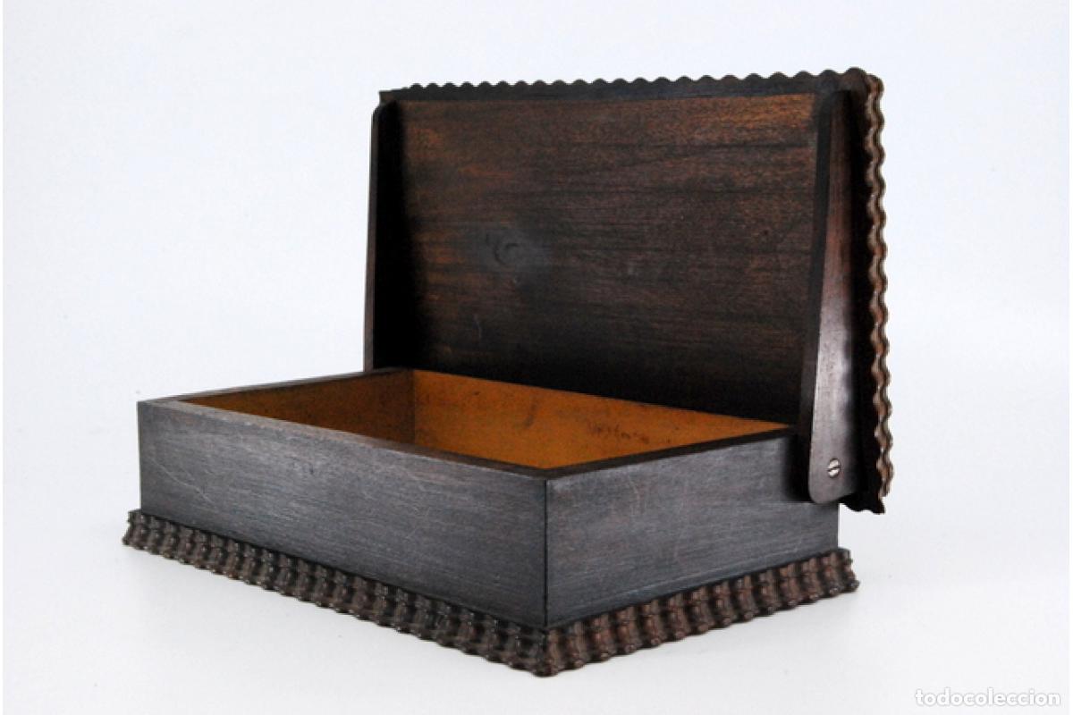 Antig&uuml;edades: Caja de tabaco, hecha de madera y plata. - Foto 6