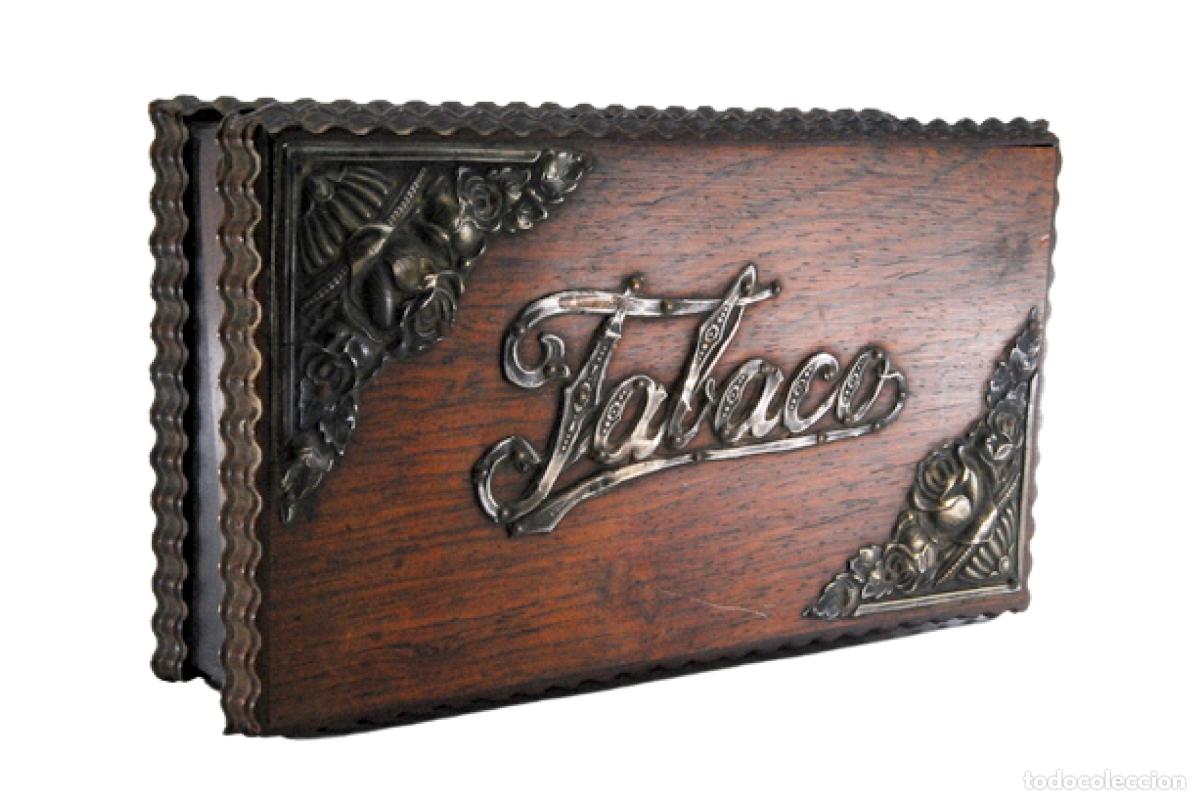 Antig&uuml;edades: Caja de tabaco, hecha de madera y plata.