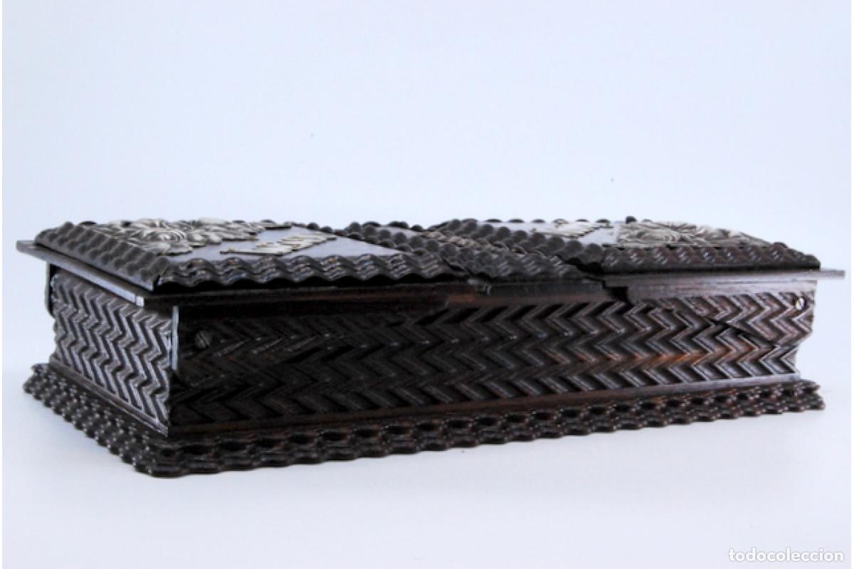 Antig&uuml;edades: Caja de tabaco, hecha de madera y plata. - Foto 9