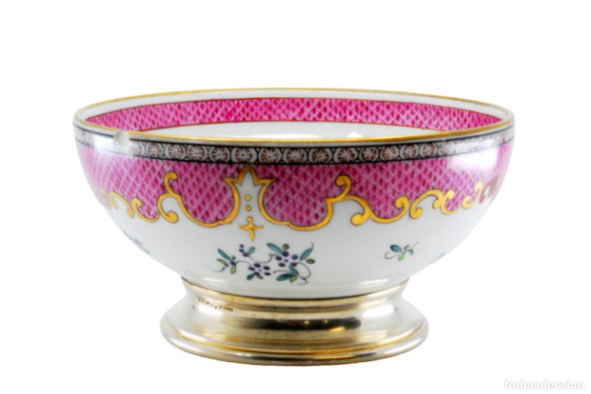 Antiguidades: Taza de porcelana y plata