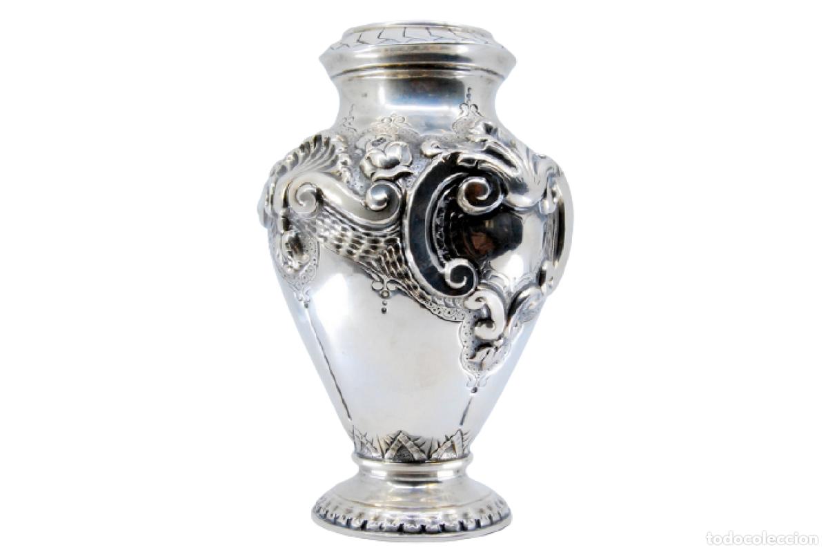 Antiguidades: jarra de plata