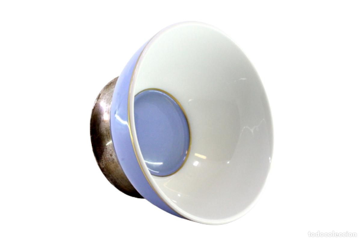 Antiguidades: Taza de porcelana y plata