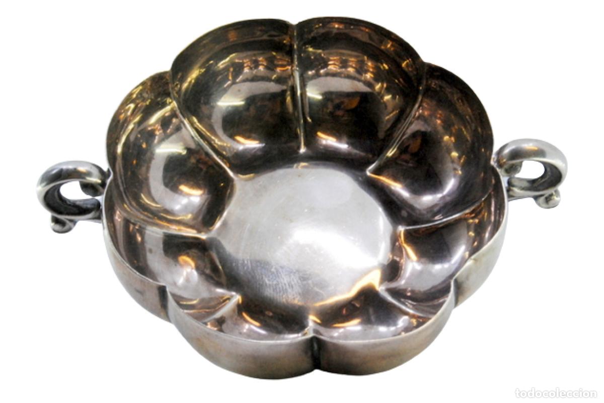 Antig&uuml;edades: bombonera de plata