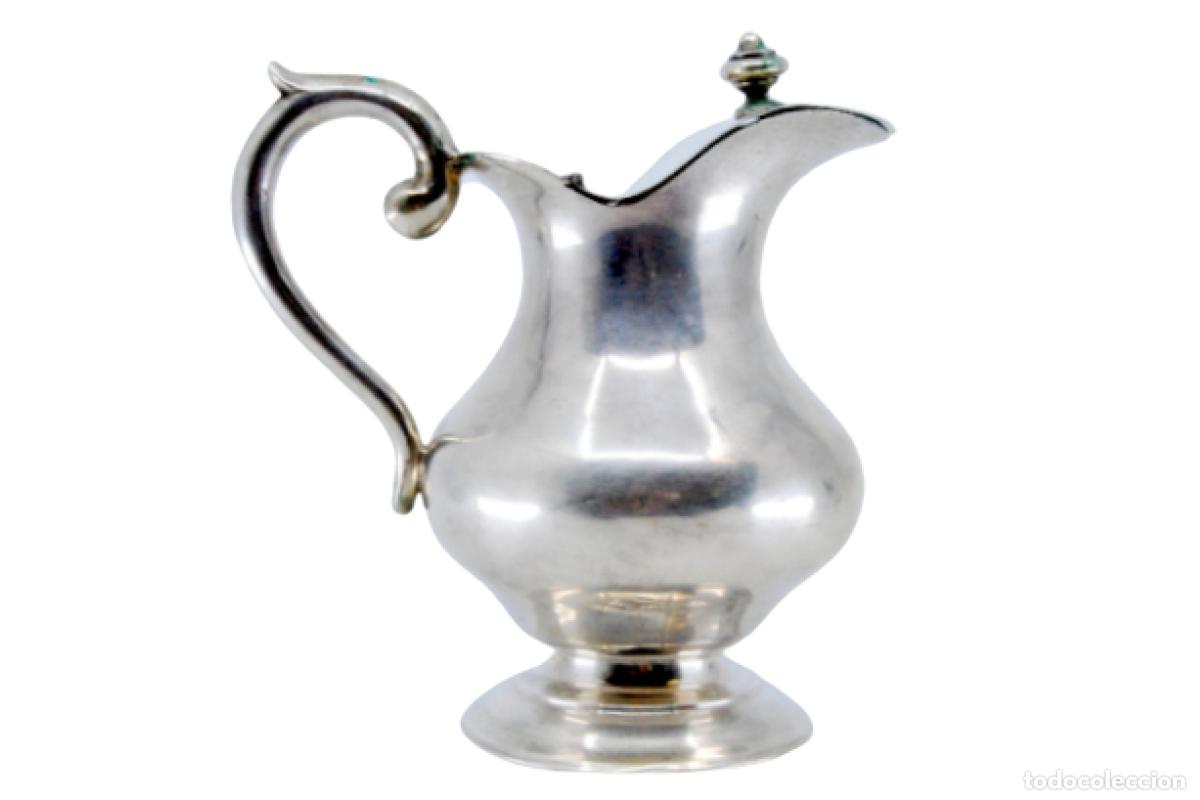 Antiques: jarra de leche de plata