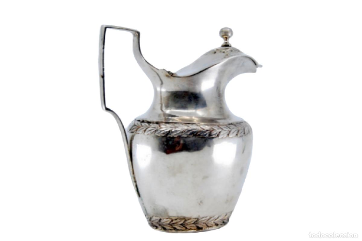 Antiques: jarra de leche de plata