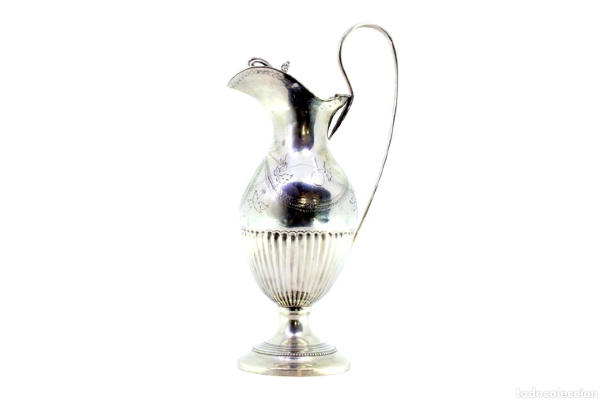 Antiques: jarra de leche de plata