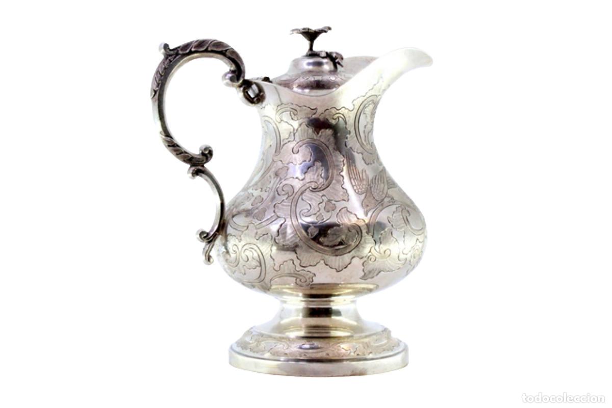 Antiques: jarra de leche de plata