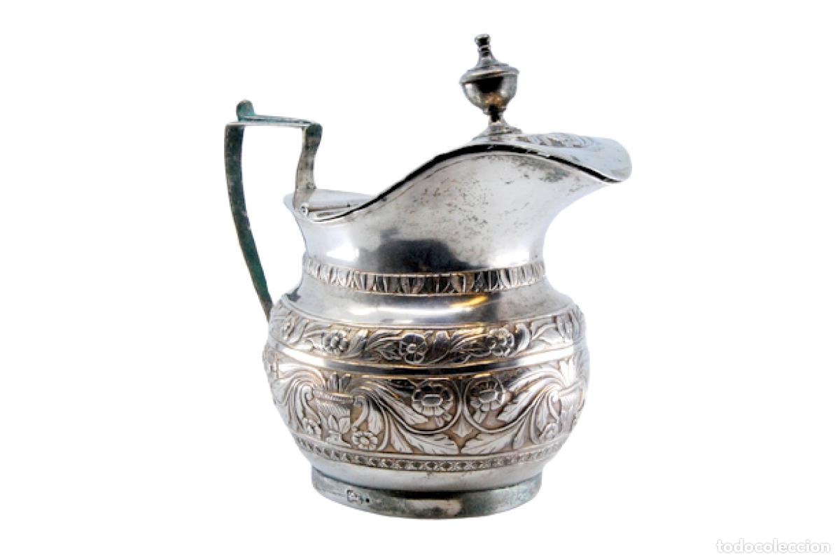 Antiques: jarra de leche de plata