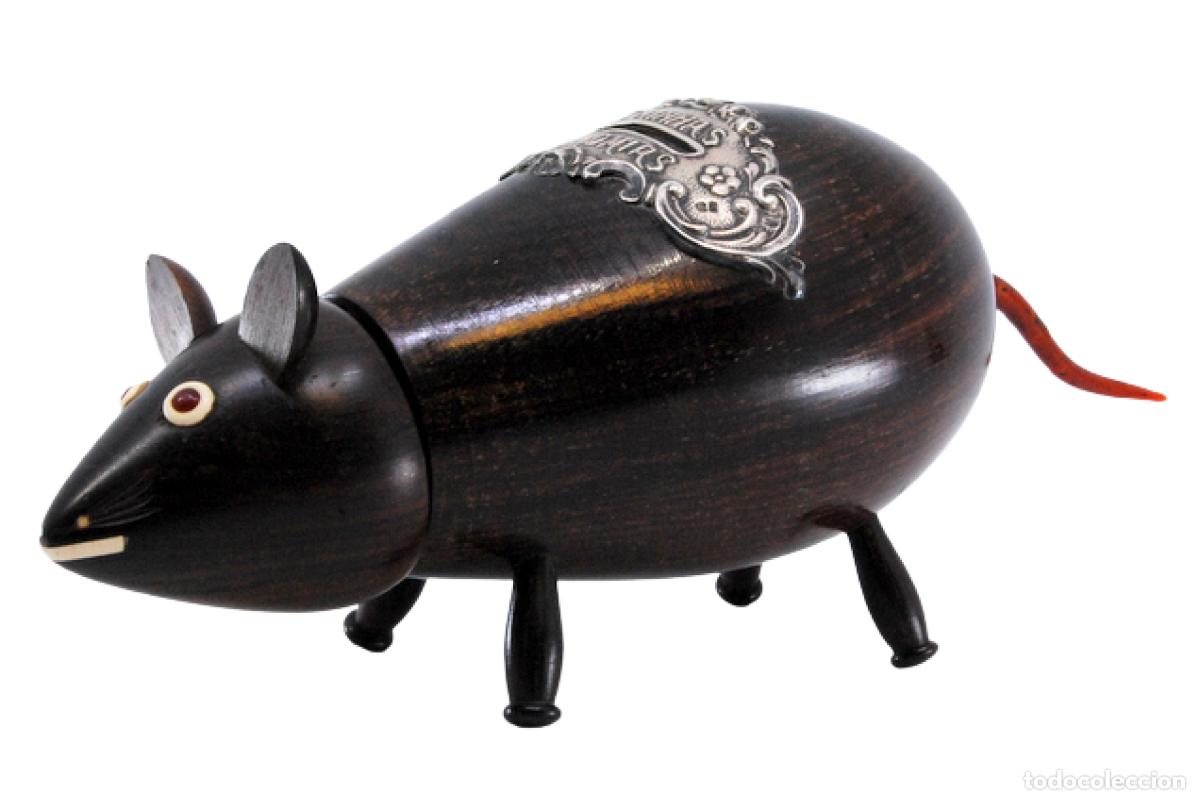 Antig&uuml;edades: Hucha de madera y plata