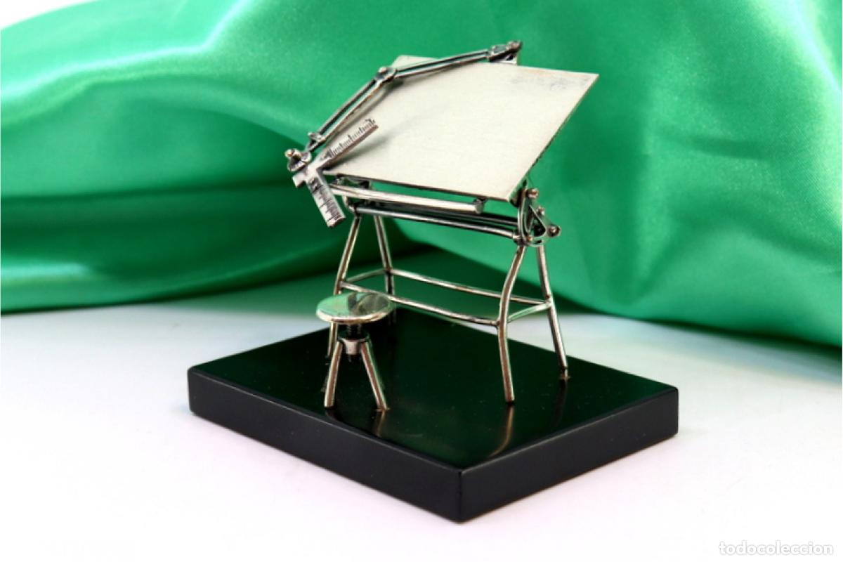 Antig&uuml;edades: Mesa de dibujo profesional, en color plata. - Foto 2