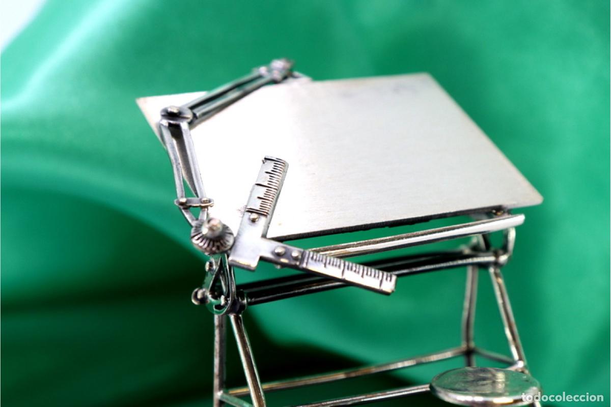 Antig&uuml;edades: Mesa de dibujo profesional, en color plata. - Foto 4