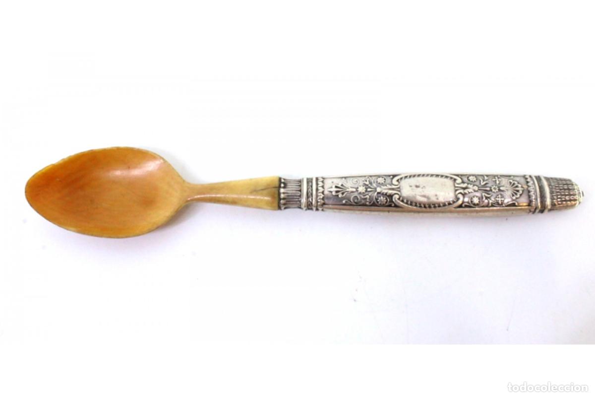 Antig&uuml;edades: Cuchara de postre de hueso y plata - Foto 2