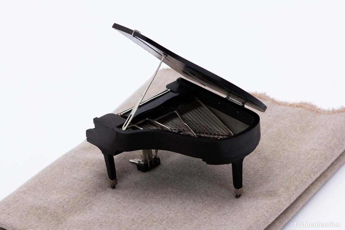 Antig&uuml;edades: piano de plata - Foto 2