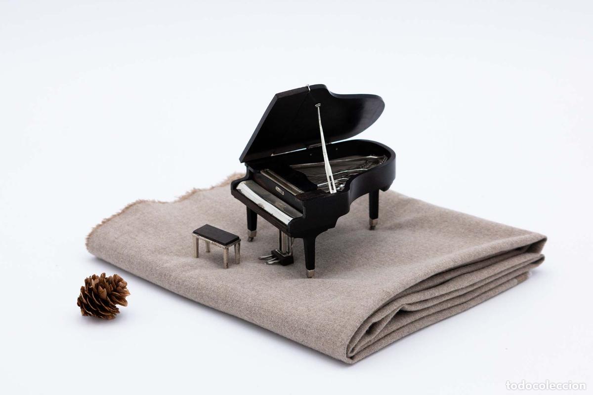 Antig&uuml;edades: piano de plata - Foto 1