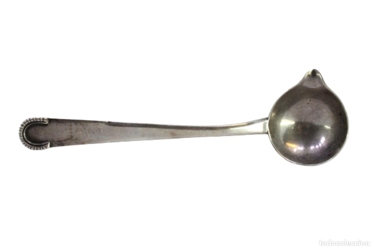 Antiques: cuchara de salsa de plata