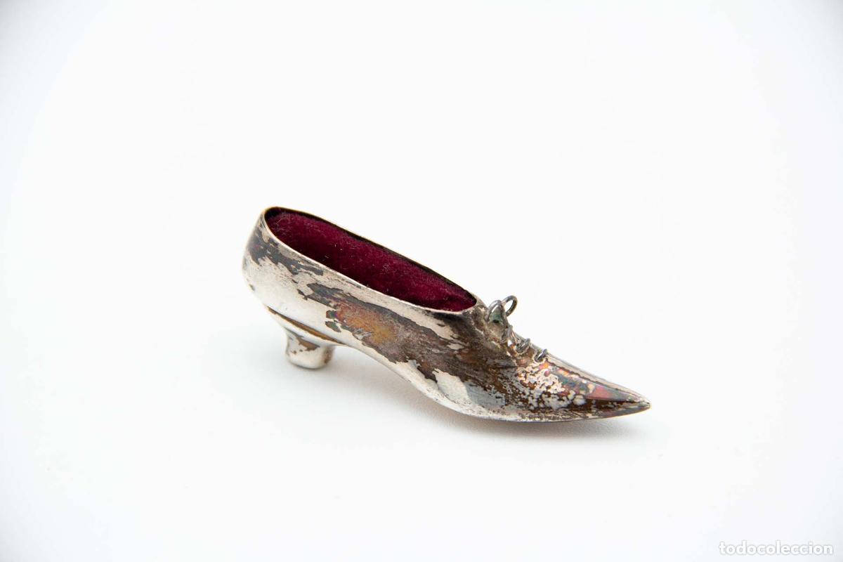 Antig&uuml;edades: Alfiletero con forma de zapato, de plata. - Foto 2