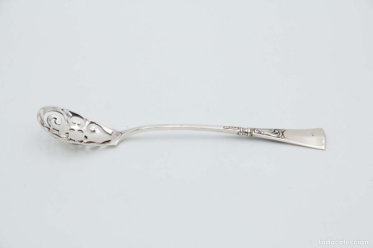 Antiques: Cuchara de plata para servir aceitunas
