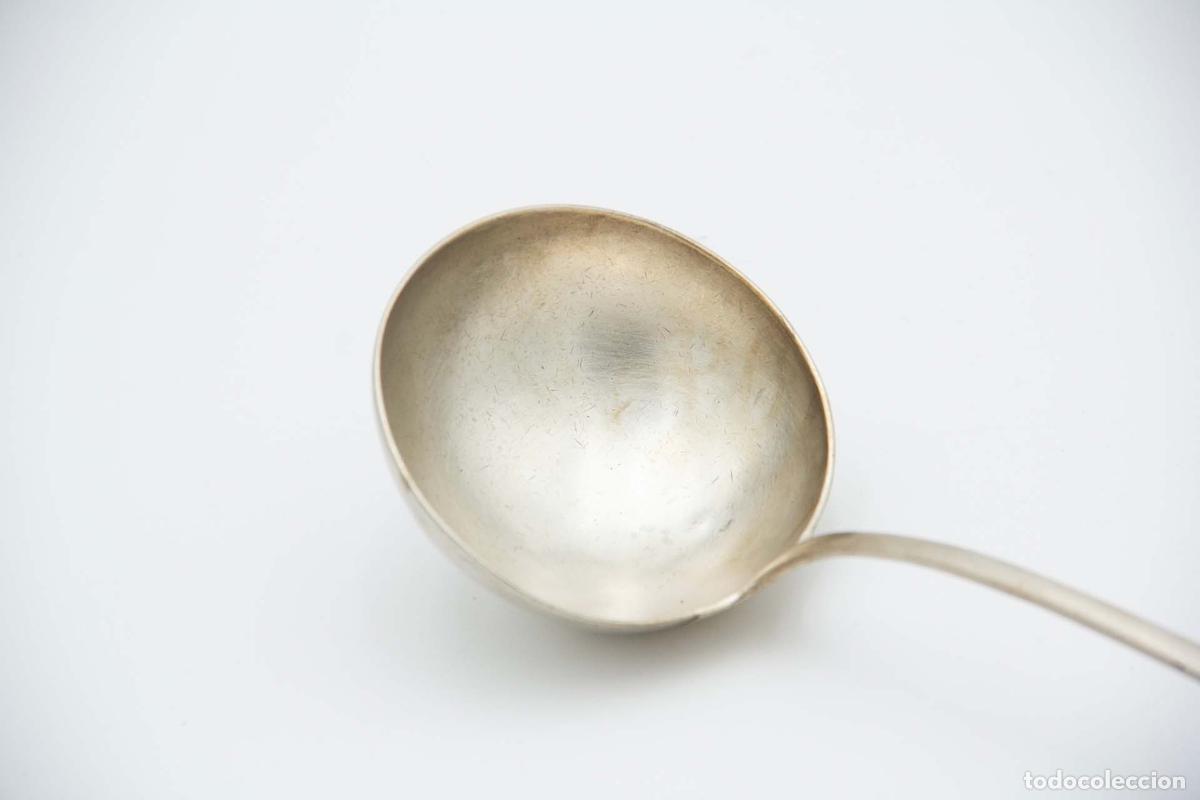 Antig&uuml;edades: Cuchar&oacute;n de sopa de plata - Foto 2
