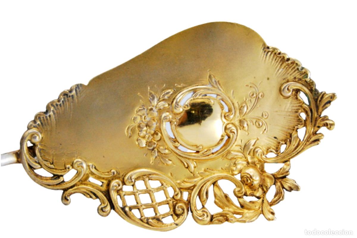 Antiques: Servidor de pasteles de plata - Conchas, flores, escudo de armas y uvas
