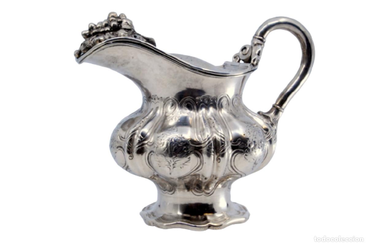 Antiguidades: jarra de leche de plata