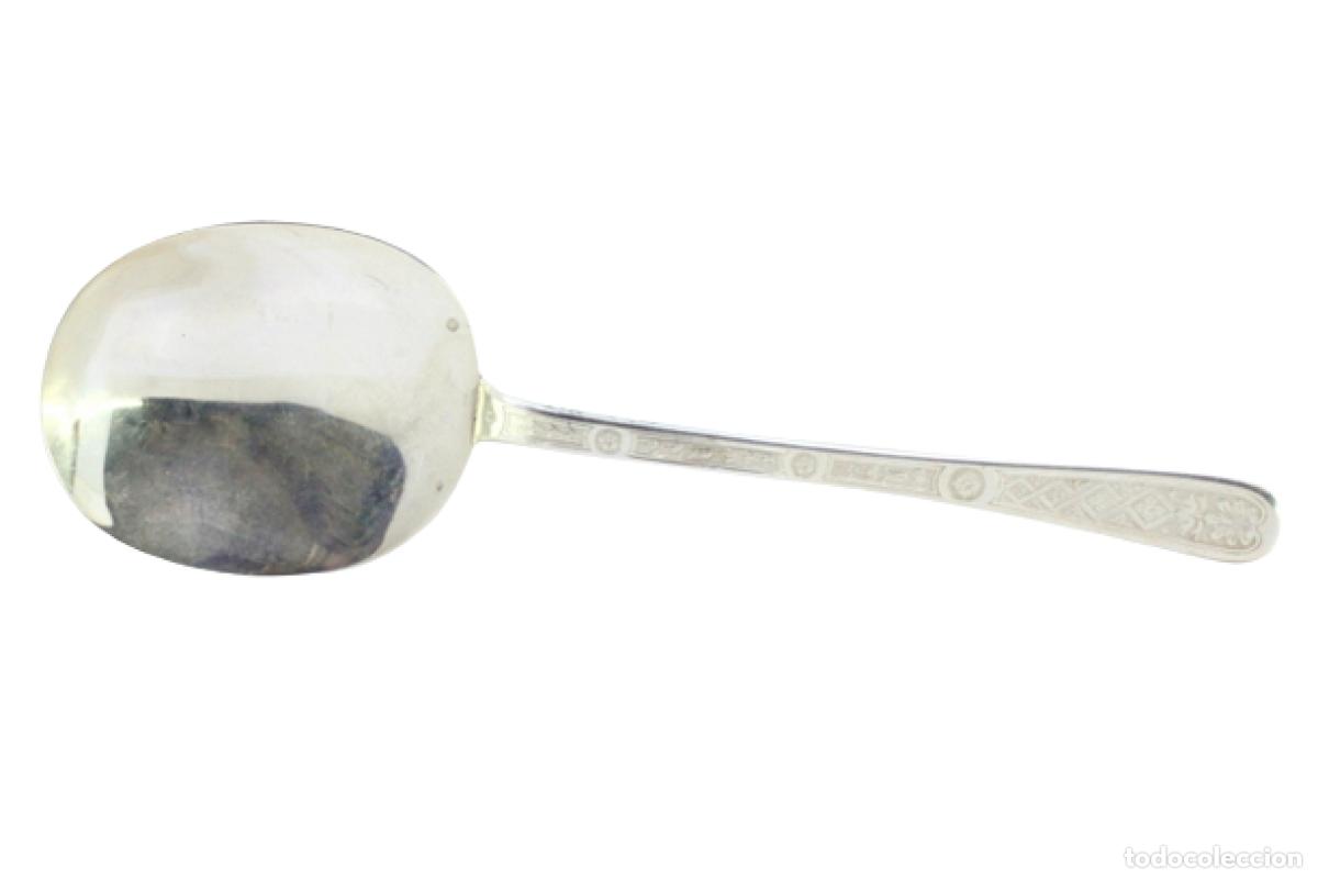 Antiguidades: cuchara de fruta de plata