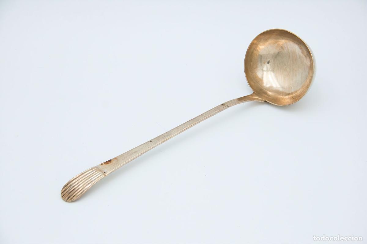 Antiguidades: Cuchar&oacute;n de sopa de plata