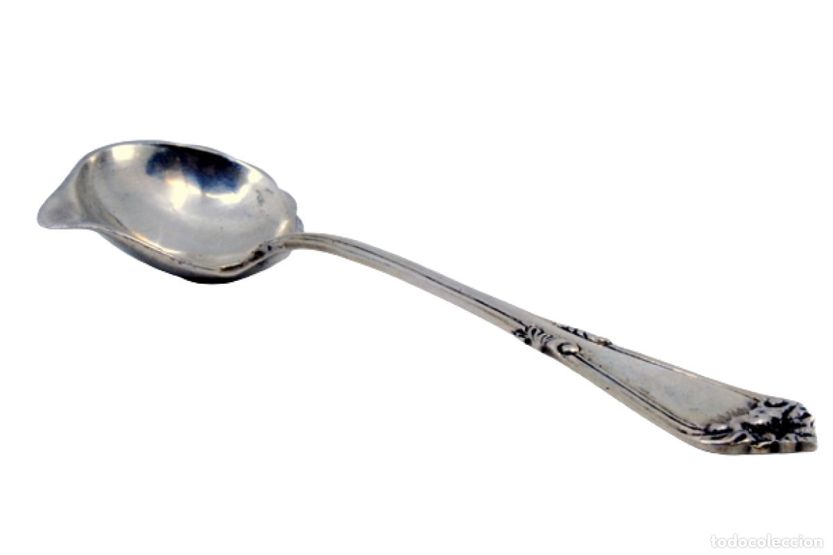 Antiguidades: cuchara de salsa de plata