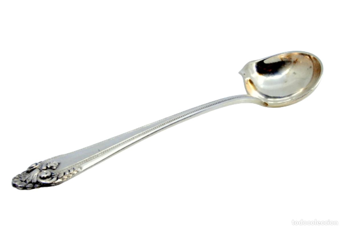 Antiguidades: cuchara de salsa de plata
