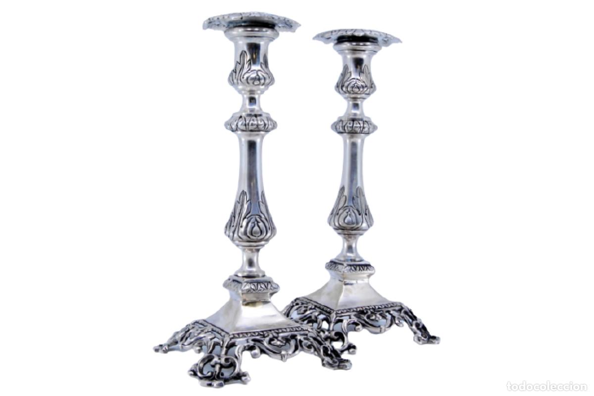 Antiguidades: candelabros de plata